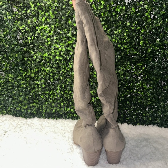 Knee high boots - Picture 4 of 4